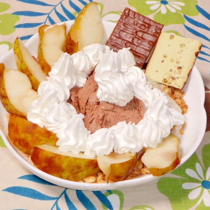 【簡単でヘルシー】洋梨とチョコアイスのパフェ